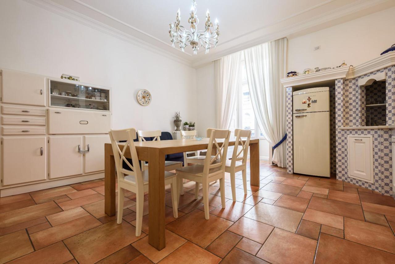 Palazzo Dello Spagnolo Suite Naples Exterior photo