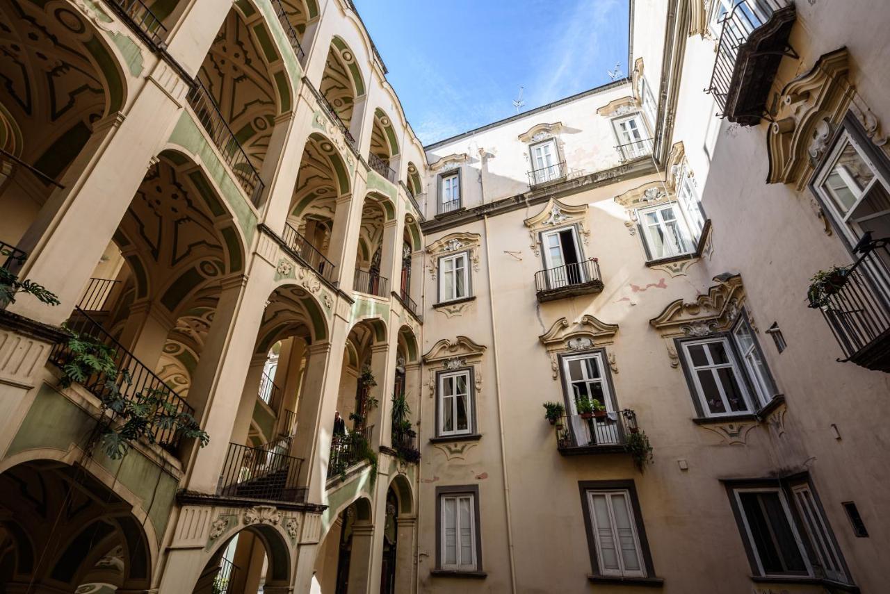 Palazzo Dello Spagnolo Suite Naples Exterior photo