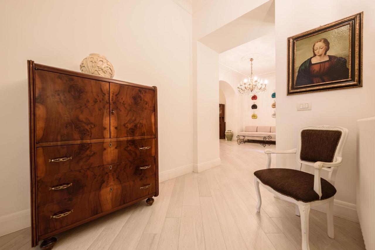 Palazzo Dello Spagnolo Suite Naples Exterior photo